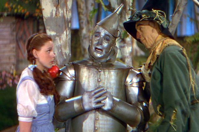 Judy Harland med Jack haley och Ray Bolger i filmen Trollkarlen från Oz.