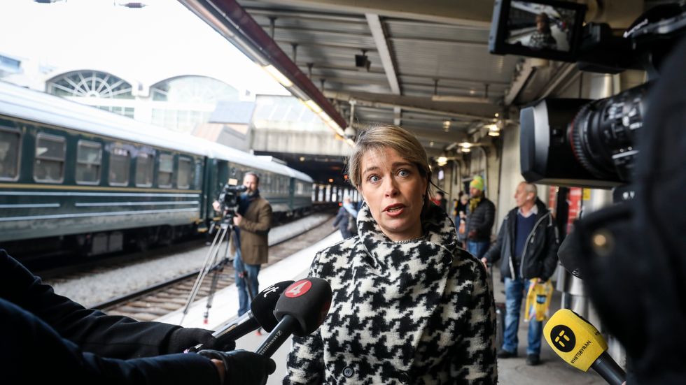 Socialminister Annika Strandhäll kommenterar regeringens förslag om rökförbud på uteserveringar och perronger.