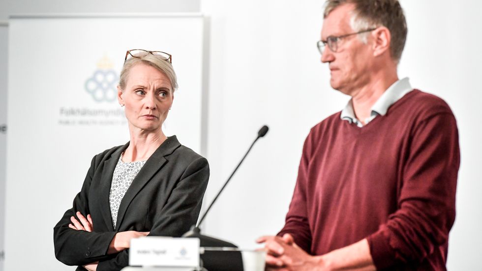 Karin Tegmark Wisell och Anders Tegnell under en pressträff.