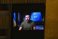 Ukrainas president Volodymyr Zelenskyj talar via videolänk till FN:s generalförsamling.