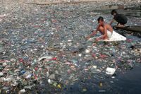 Indonesien är en av världens värsta havsnedskräpare. Nu har landet lovat att minska plastskräpet med 70 procent till år 2025. Arkivbild.