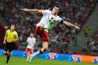 Polen, med storstjärnan Robert Lewandowski i laget, planerar att möta Skottland i en träningslandskamp i stället för den tänkta VM-playoffsemifinalen mot Ryssland. Arkivbild.