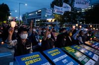 Sydkoreanska fackmedlemmar visar sitt stöd för förarstrejken utanför presidentkansliet i Seoul på tisdagen.
