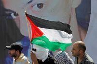 Den 2 juli fördes den 16-årige palestiniern Muhammed Abu Khudair bort i Jerusalem och hittas sedan mördad. Obduktionen visar att han brändes ihjäl. Tre israeliska extermister har erkänt. Uppretade av kidnappningen och mordet skedde sammanstötningar mellan palestinier och israelisk polis i Jerusalem under förra fredagen.