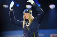 Frida Karlsson med bronsmedaljen efter lördagens 30 kilometer i fristil vid skid-VM i Seefeld.