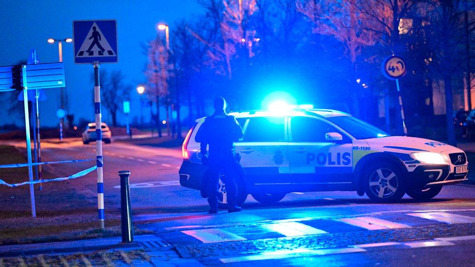 En bil blev beskjuten från en annan bil i Malmö på torsdagseftermiddagen häromveckan.