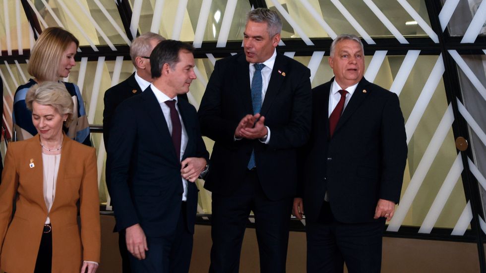 Ungerns premiärminister Viktor Orbán, höger, under toppmöte mellan EU och västra Balkan i Belgiens huvudstad Bryssel.