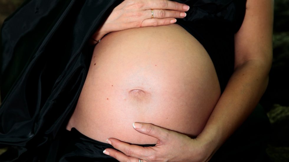 Gravida kvinnor får i sig kemikalier från plastgolv i hemmet, enligt nu studie. Arkivbild.