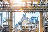Preem  vill tillverka mer biobränsle vid raffinaderiet i Lysekil. Men den politiska osäkerheten kring reduktionsplikten hotar den mångmiljardinvestering som krävs.
