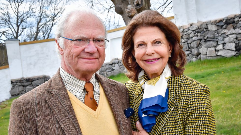 Kung Carl XVI Gustaf står i fokus i TV4:s och C Mores planerade tv-serie om det svenska kungahuset. Drottning Silvia lär också finnas med på ett hörn. Arkivbild.