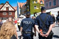 Polis patrullerar på Donners plats i Visby under Almedalsveckan i fjol.