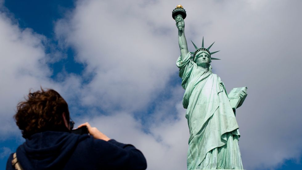 Frihetsgudinnan har stått på Liberty Island sedan 1886. Dags för en man? 