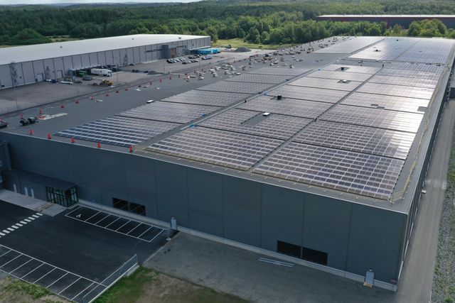 Castellums nybygge Hisingen Logistikpark med 3,6 megawatt solenergi levererad av Swede Energy. 