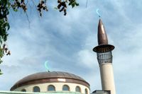 En majoritet vill att muslimska böneutrop ska förbjudas, enligt en Sifoundersökning. Arkivbild från moskén på Södermalm i Stockholm.