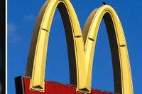 McDonalds-chefen Steve Easterbrook lämnar företaget eftersom han brutit mot företagets värderingar och påvisat dåligt omdöme, meddelar företaget. 