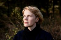 Hannah Lutz, född 1984, är uppvuxen i Ekenäs och bor nu i Danmark. Hon debuterade med hyllade ”Vildsvin” 2017 och skriver även noveller, prosa och essäer. Selma är hennes andra roman.