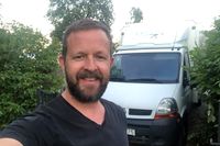 Gustaf Wikström från Stockholm tjänar extra pengar på att hyra ut sina prylar – bland annat sin lastbil. 
