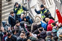 I november 2015 övervakade polis kön av ankommande flyktingar vid Hyllie station i Malmö. Arkivbild.