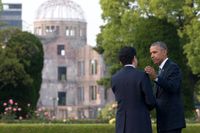 Så länge kärnvapnen finns kvar finns risken att de används, skriver Gunnar Westberg. Bilden är från president Barack Obamas besök i Hiroshima i maj i år. Han blev då den första sittande amerikanska presidenten att ­besöka platsen för den första användningen kärnvapen: Hiroshima den 6 augusti 1945. På bilden syns han tillsammans med Japans premiärminister Shinzo Abe.