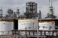 Det är svårt att hitta lagringsutrymme för olja när efterfrågan kollapsat. Här är Marathon Petroleums anläggning i Detroit i USA.