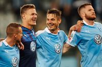Malmö FF:s Markus Rosenberg, trea från vänster, & Co har ett skandinaviskt derby att se fram emot i Europa League. Arkivbild.