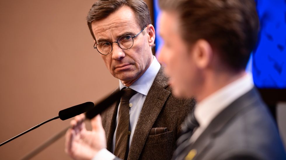 Moderaternas partiledare Ulf Kristersson och Pål Jonson, försvarspolitisk talesperson, kräver mer pengar till försvaret snabbt.