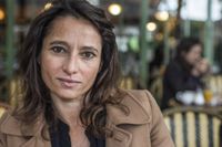 ”Att bo i Paris är annorlunda idag. Utan att egentligen acceptera det lever vi nu med känslan att vi lämnar våra lägenheter varje dag utan att vara helt säkra på att vi återvänder”, säger Nina Bouraoui i en intervju med SvD:s kulturchef Lisa Irenius.