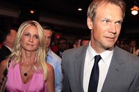 Nicklas Lidström och hans fru Annika anländer till presskonferensen i Joe Louis arena, Detroit.
