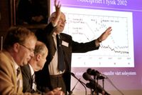 Professor emeritus Bengt Gustafsson under presentationen av Nobelpriset i fysik 2002.
