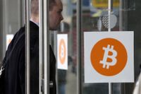 Under torsdagen föll många kryptovalutor och särskilt uppmärksammat är nedgången i den största av dessa, Bitcoin.