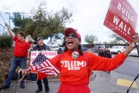 Trump anhängare demonstrerar till stöd för Donald Trump och muren, Kalifornien 12 januari.