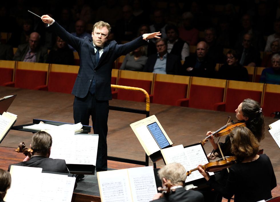 Daniel Harding firar 15 år som chefsdirigent för Sveriges Radios symfoniorkester.