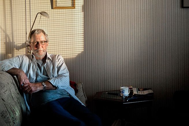 Göran Asker var 59 år när PSA-provet gav utslag. Efter åtta år som präglats av olika behandlingar testar han nu en helt ny lovande bromsmedicin. ”Jag håller igång med jakt och tycker om att snickra men jag känner mig tröttare och ibland somnar jag i stolen”, säger han.