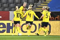 Svenskt jubel efter att Lina Hurtig nickat in 1–0 mot USA på Friends arena.