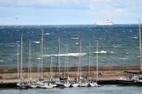 Viking Lines Cinderella kunde inte lägga till i Visby på grund av den hårda vinden.