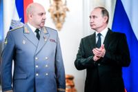 General Sergej Surovikin bredvid president Vladimir Putin.