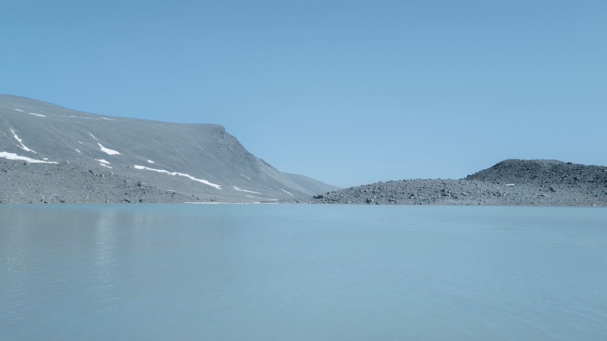 Frontsjön framför Isfallsgalaciären i Tarfaladalen.