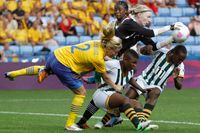 Målvakten Hedvig Lindahl satte stopp för flera av Sydafrikas chanser i början av andra halvlek, men 60 minuter in i matchen släppte hon dock in ett mål.