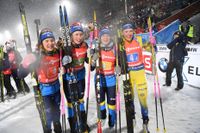Sverige skidskyttedamer Linn Persson, Elvira Öberg, Mona Brorsson och Hanna Öberg kom på tredje plats i damernas stafett under fjolårets världscuppremiär. Frågan är om de får tävla på hemmaplan i år.
