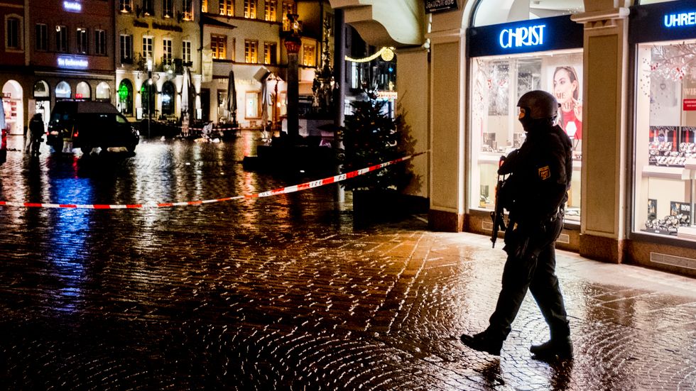 Flera personer dödades då en man körde in med bil på en gågata i Trier i Tyskland.