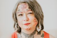 Helena Meyer är journalist och föreläsare. Hennes första tatuering som 20-åring ledde vidare till ett fördjupat intresse för tatueringen som fenomen.