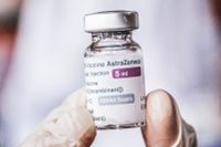 Vaccinationen med Astra Zenecas covid-19 vaccin har pausats i Sverige efter rapporter om fall med blodproppar bland personer som fått vaccinet. Arkivbild