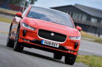 Jaguar är först ut med en tuff Tesla-utmanare. I-Pace är en eldriven supermiljöbil med prestanda som en sportbil. 