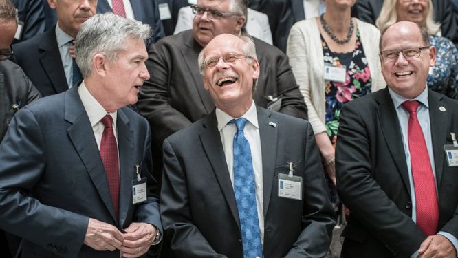 Tidigare riksbankschef Stefan Ingves med USA:s centralbankschef Jerome Powell i samband med jubileumskonferens i Stockholm för att fira Riksbankens 350-årsdag.