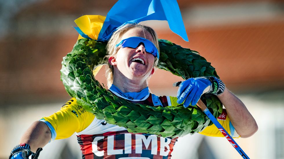 Norges Astrid Øyre Slind vann damklassen i Vasaloppet 2022. Innan målgången kunde hon njuta av vädret.
