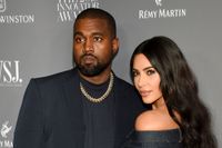 Kanye West och Kim Kardashian går skilda vägar.