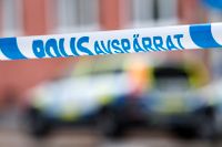 Ett större område kring polisstationen i Farsta i södra Stockholm har spärrats av sedan en person överlämnat ett föremål som skulle kunna vara en granat. Arkivbild.