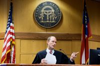 Domare Scott McAfee vid domstolen i Fulton County där Donald Trump och ytterligare 18 åtalas för valbrott. Arkivbild.