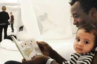 Keithroy Grant tillsammans med sonen Kelvin, 8 månader.