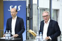 Anko van der Werff, vd och koncernchef för SAS, och Carsten Dilling, styrelseordförande. Här vid en presskonferens under tisdagen där Chapter 11-planerna meddelades.
